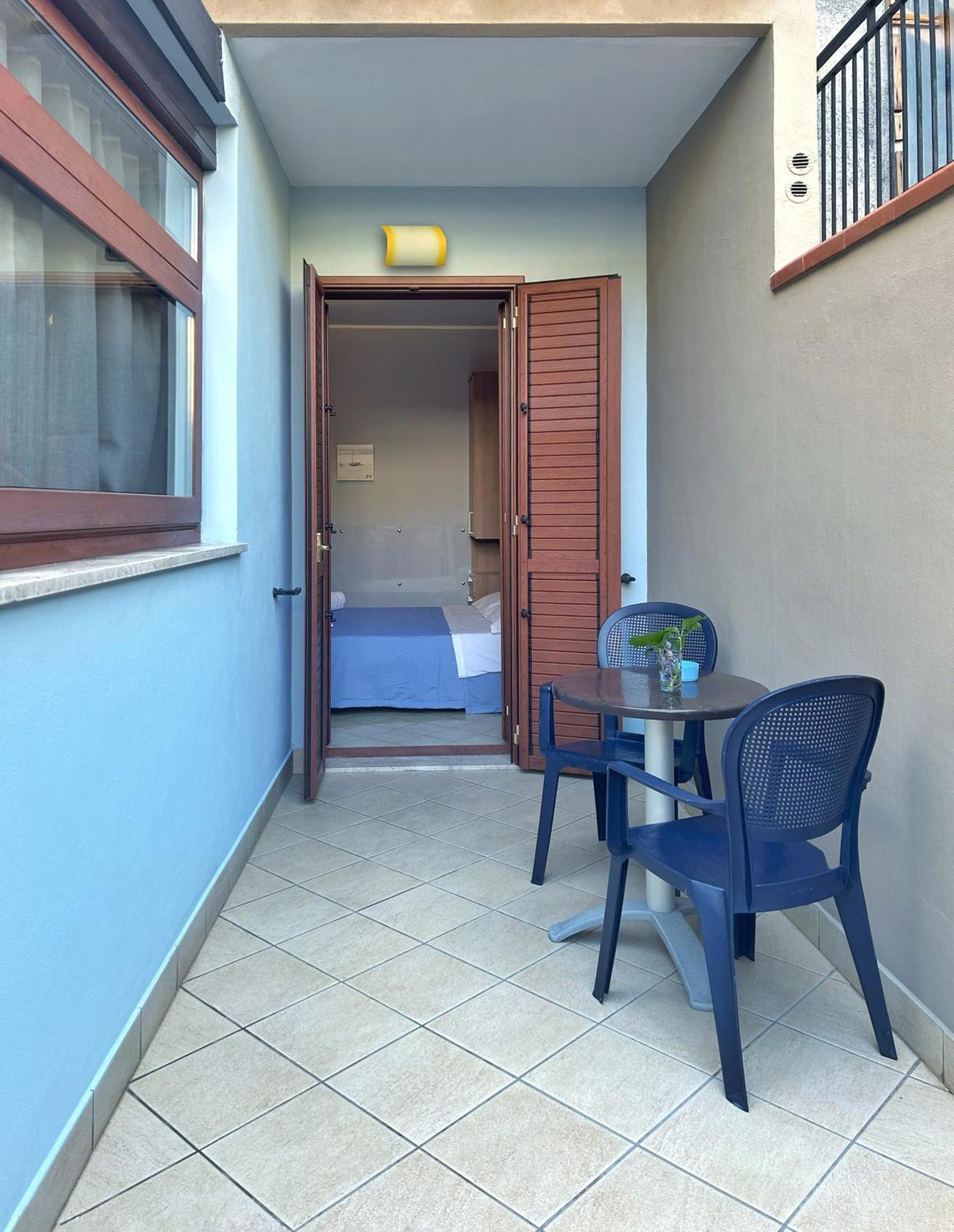 La Piazzetta Acomodação com café da manhã Giardini Naxos Exterior foto