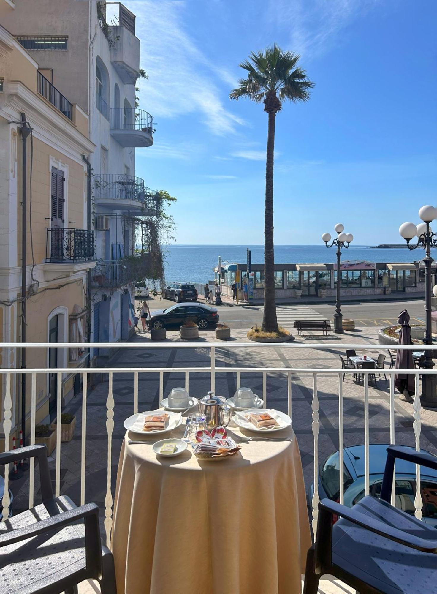 La Piazzetta Acomodação com café da manhã Giardini Naxos Exterior foto