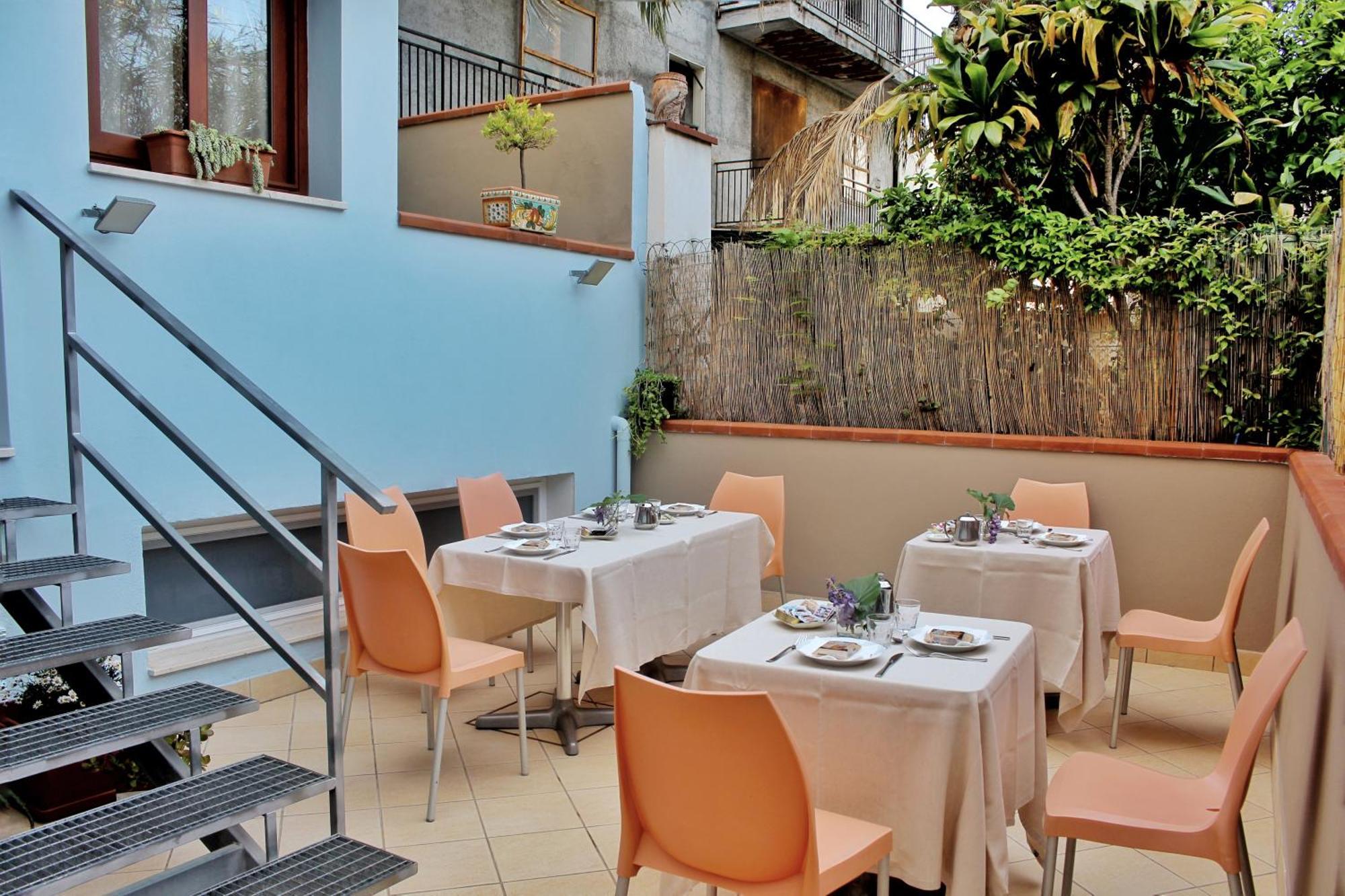 La Piazzetta Acomodação com café da manhã Giardini Naxos Exterior foto