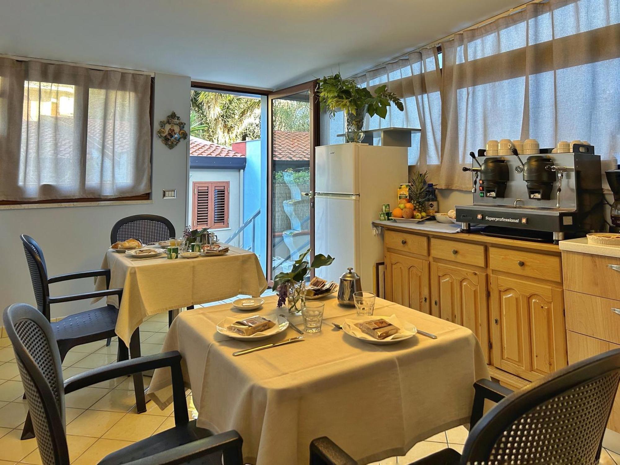La Piazzetta Acomodação com café da manhã Giardini Naxos Exterior foto