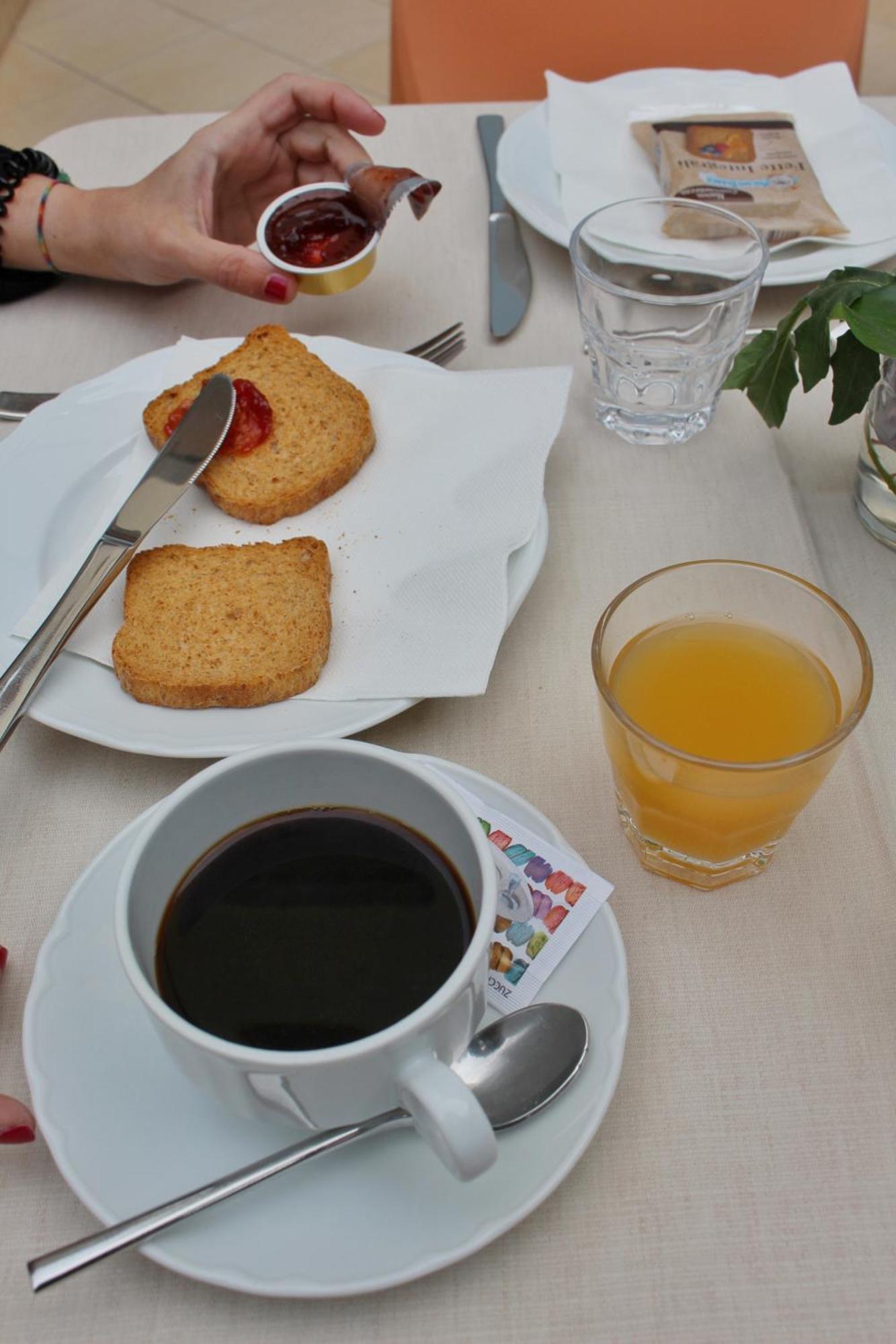 La Piazzetta Acomodação com café da manhã Giardini Naxos Exterior foto