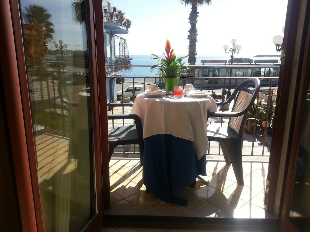 La Piazzetta Acomodação com café da manhã Giardini Naxos Exterior foto